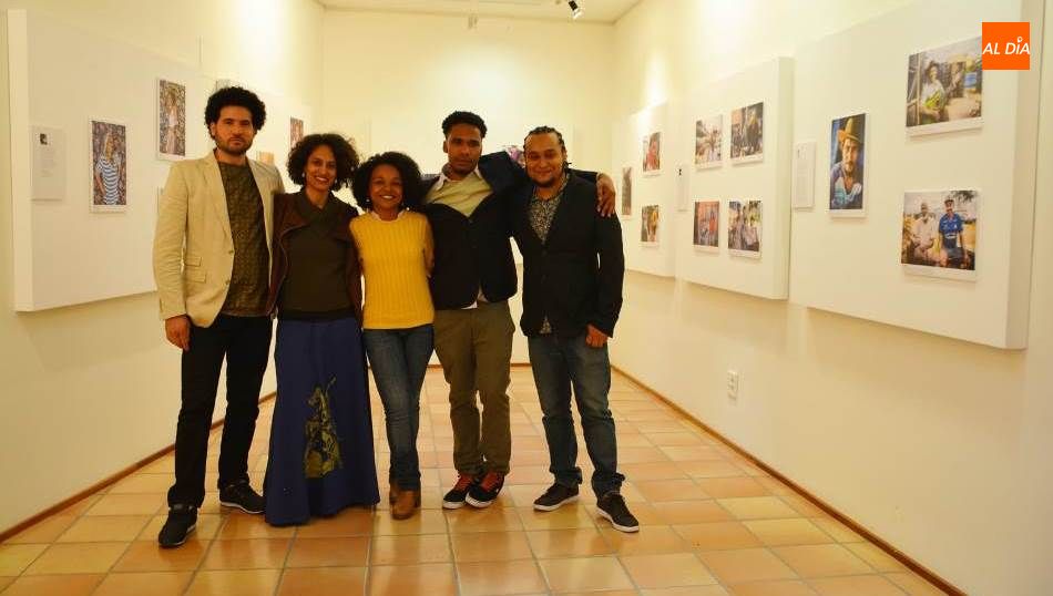 Algunos de los artistas de esta exposición colectiva ‘Afrotometria. Una mirada fotográfica afrobrasileña’, que se puede ver en el Palacio de Maldonado. Foto de Lydia González
