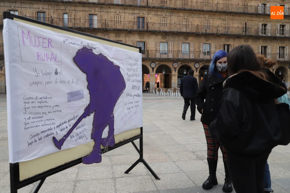 Foto 3 - Una exposición con 12 siluetas en la Plaza Mayor muestra “las mujeres invisibilizadas” en la...