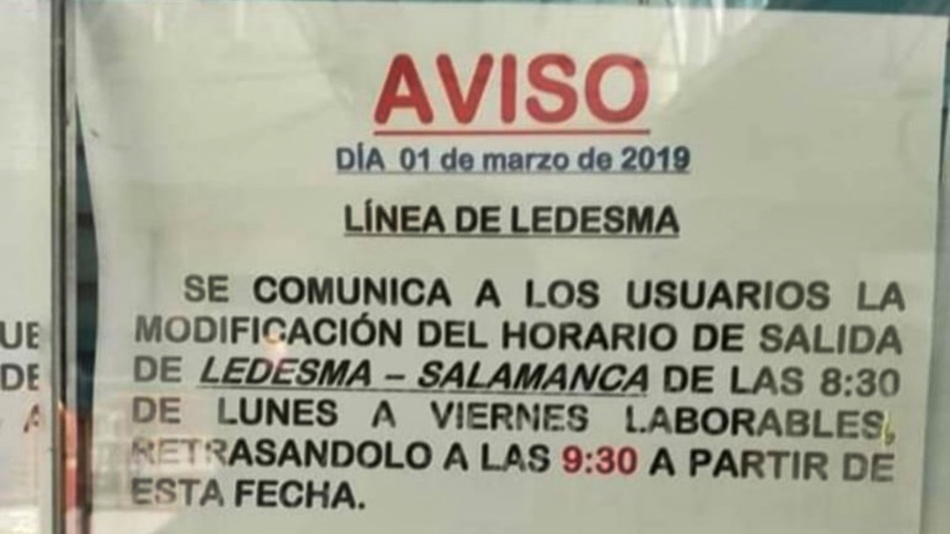 Cartel que la empresa concesionaria ha colocado en las paradas de los pueblos entre Ledesma y Salamanca