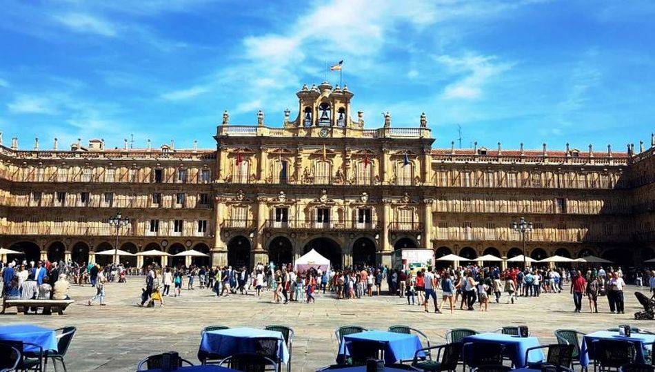 Turistas en la Plaza Mayor de Salamanca
