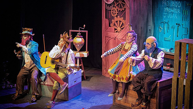 El espectáculo familiar 'Nada en su lugar' de Almozandia Teatro llega a Peñaranda el viernes 22 de febrero