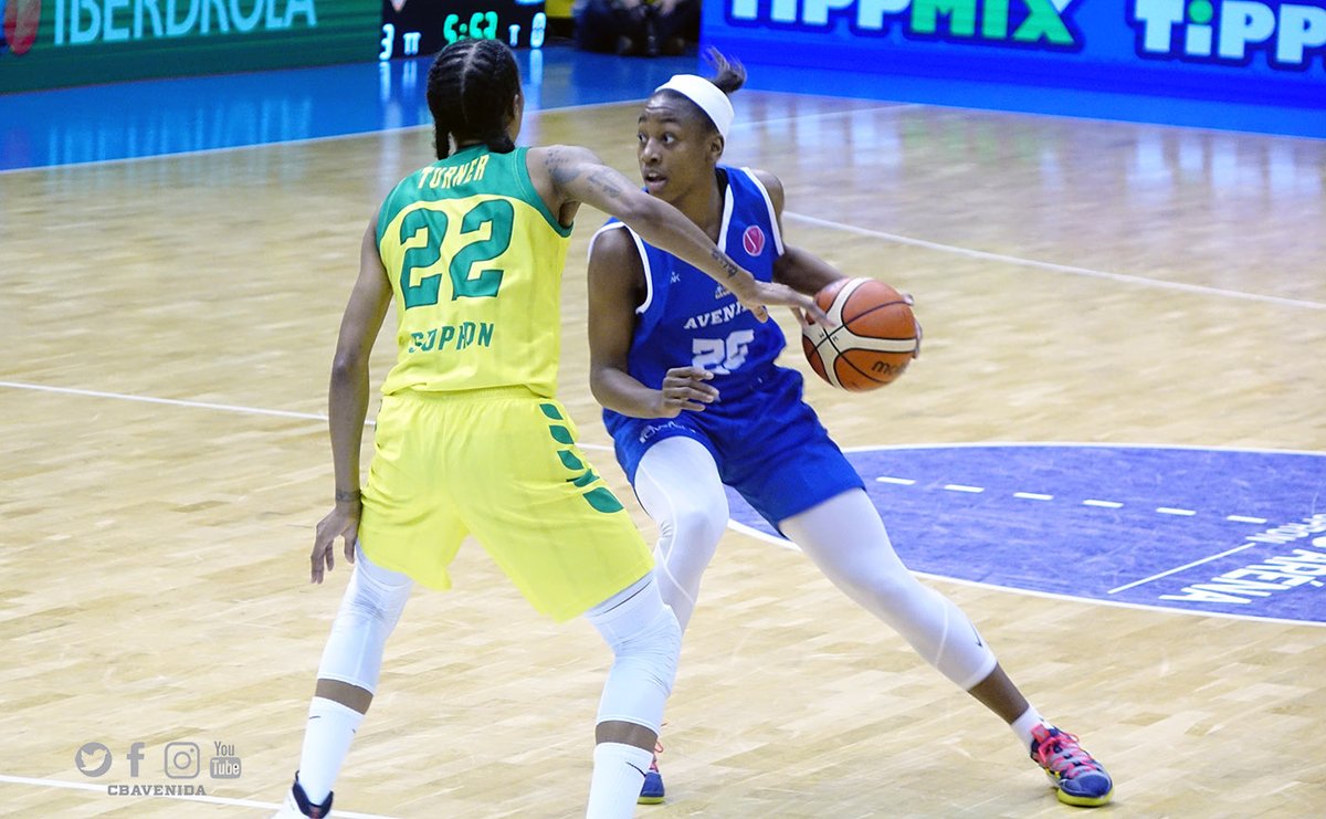 Jewell Loyd, ante Turner / @CBAvenida