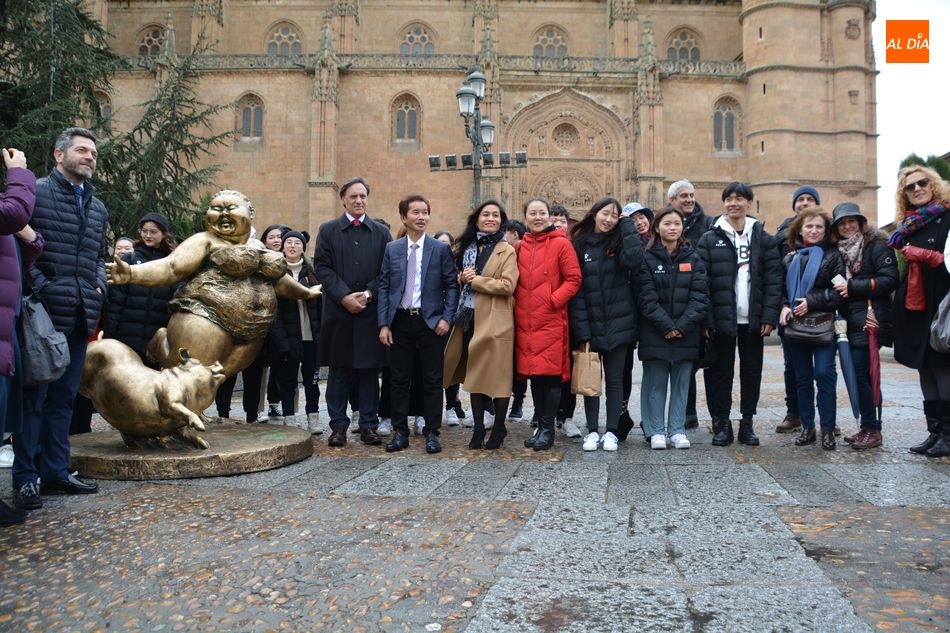 Foto 5 - Las plazas de Salamanca acogen la obra del reconocido escultor chino Xu Hongfei