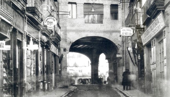 La calle Toro, que antes fue la de los Herreros, el Doctor Riesco y el General&iacute;simo Franco