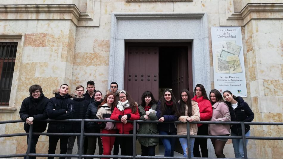 Los alumnos del Colegio San Juan Bosco visitaron el Archivo Histórico Provincial