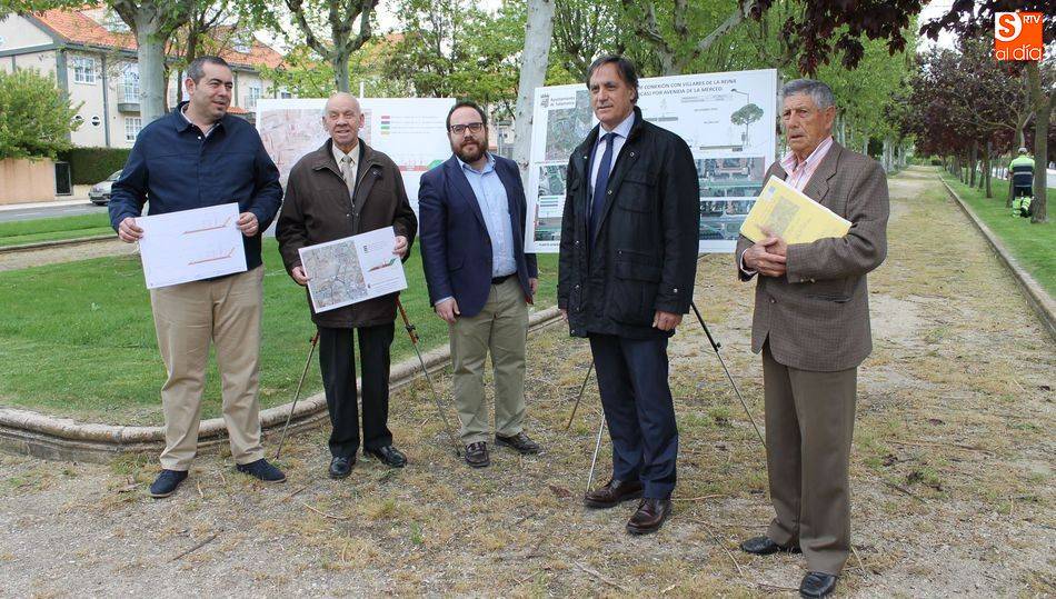 Representantes de los ayuntamientos de Salamanca y Villares, en la presentación del carril bici