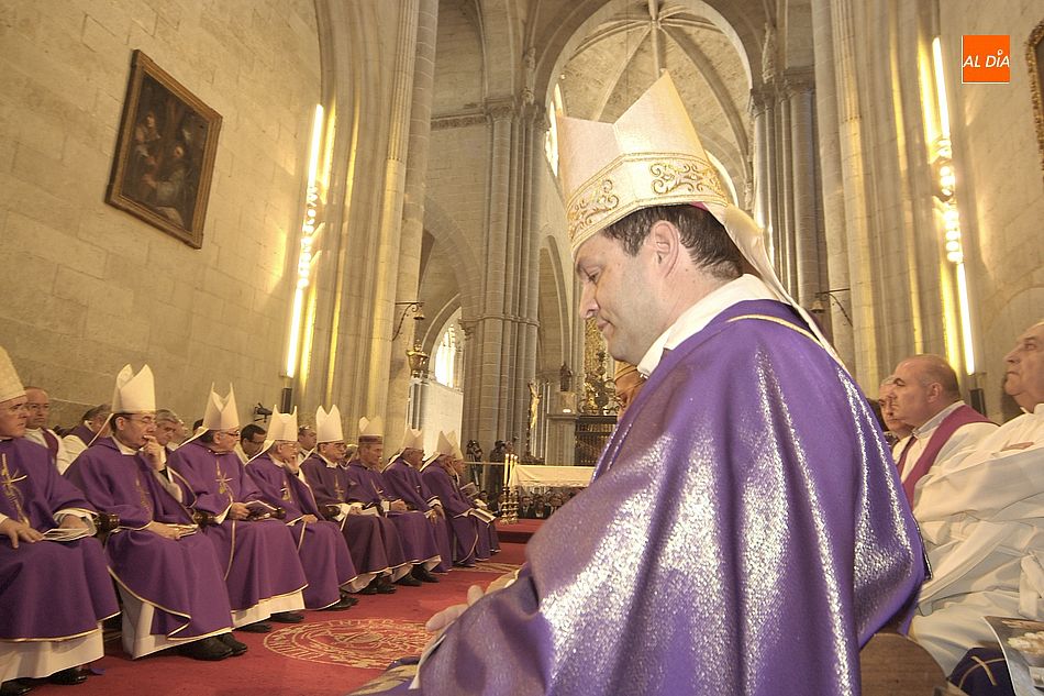 Foto 6 - El Obispo de las brújulas que llegó inesperadamente y se marcha de forma abrupta y misteriosa  