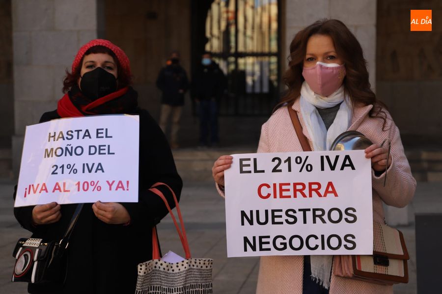 Manifestantes en la plaza de la Constitución. Foto de Lydia González