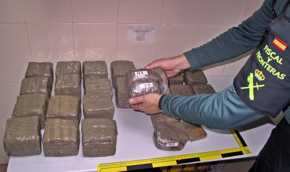 Foto 2 - Detenidos en Badajoz dos salmantinos con 20 kilos de hachís