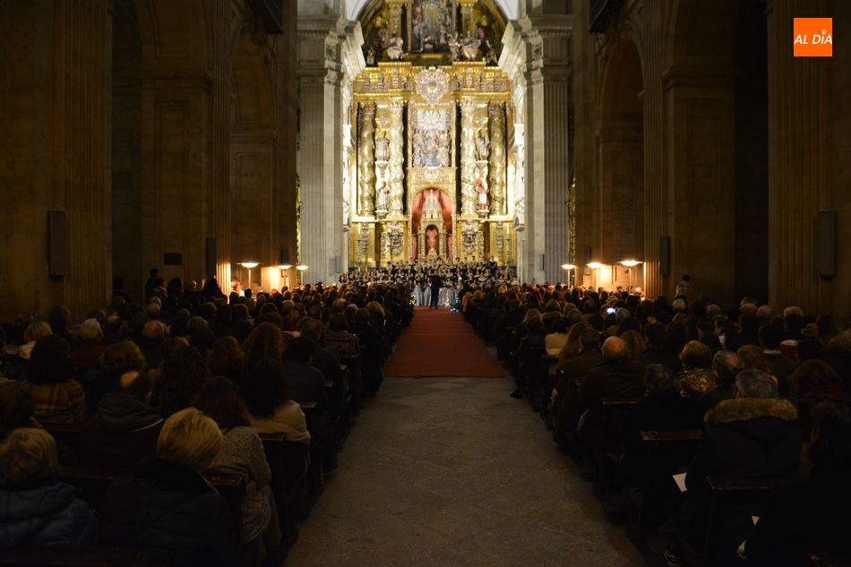Foto 4 - El Coro Tomás Luis de Victoria brilla en su tradicional Concierto de Navidad