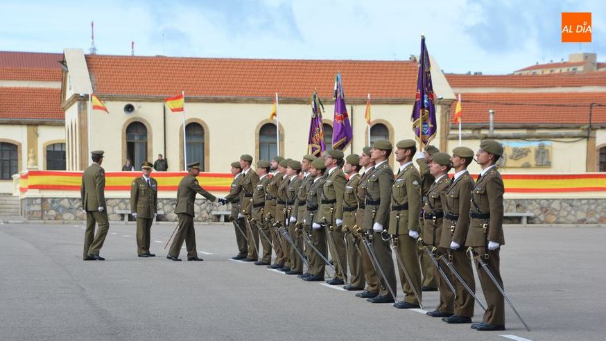 Acto militar por la toma de posesión del nuevo Jefe del Regimiento de Especialidades de Ingenieros Nº 11 de Salamanca. Foto de Lydia González