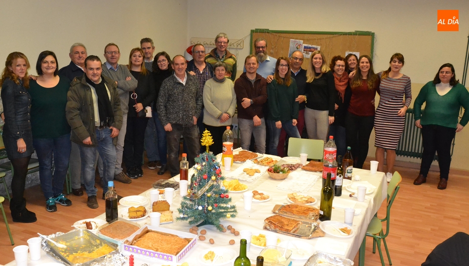 La Escuela de Idiomas festeja la llegada de la Navidad con una comida-merienda  