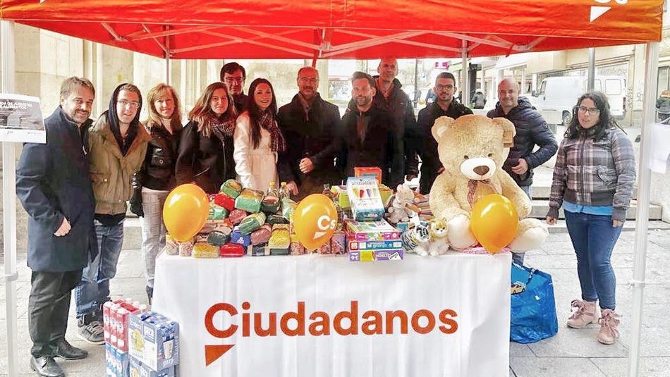 Recogida de juguetes y alimentos de Jóvenes Ciudadanos en Salamanca