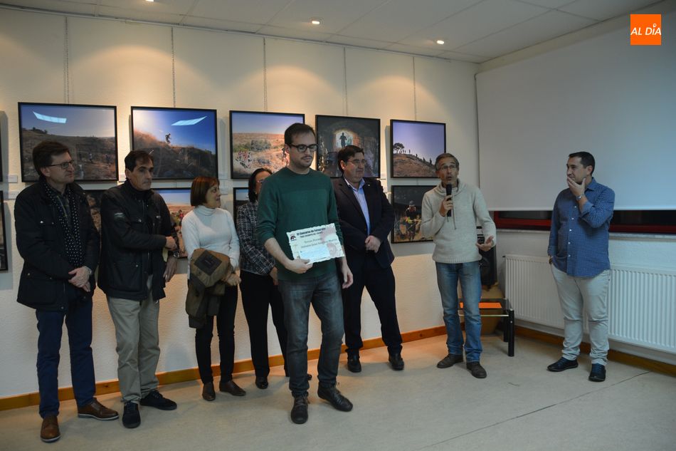 Foto 3 - Enrique Vicente Peña recibe el primer premio del concurso de fotografía de Cabrerizos con...