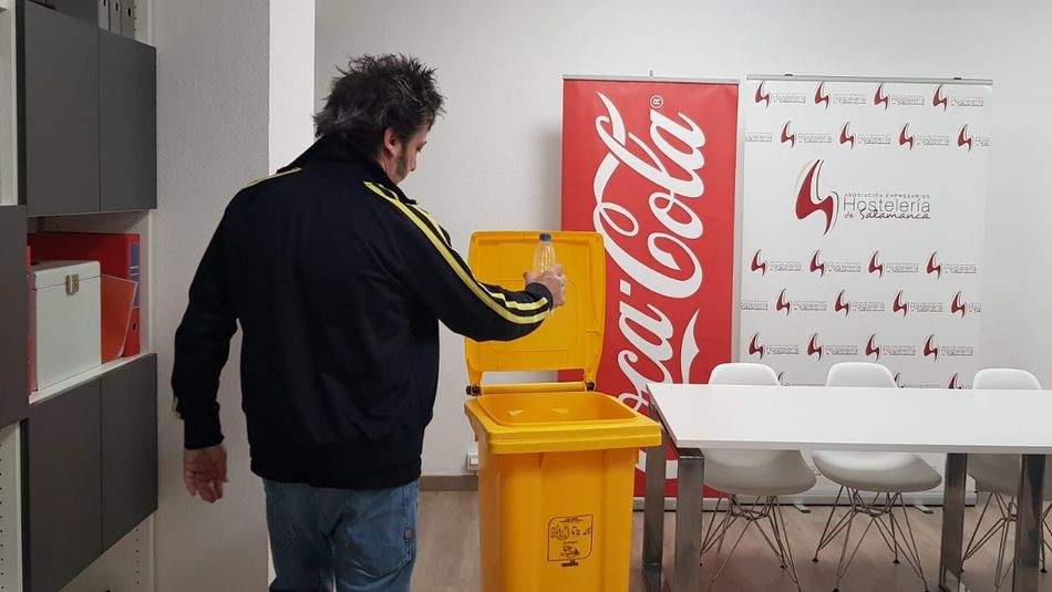 Foto 3 - Ecoembes, Coca Cola y la Asociación de Hostelería se unen para impulsar el reciclaje durante la...
