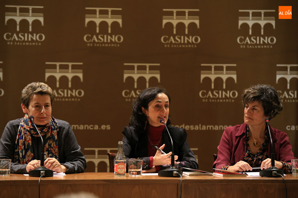Foto 3 - Asunción Escribano cuenta las claves de su nueva obra en el Casino de Salamanca  