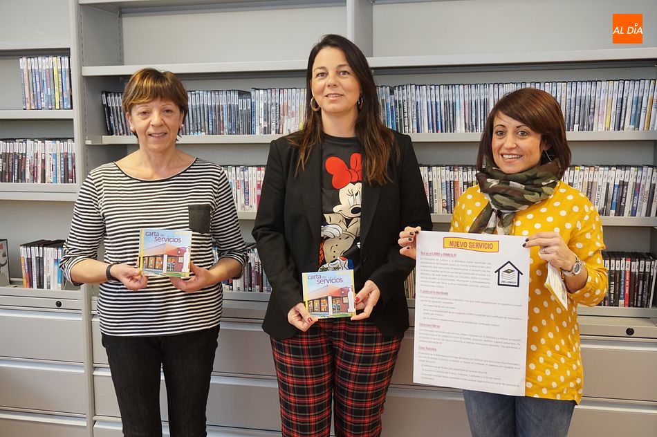 Rosa Salinero, María Jesús Moro y Yoana Izquierdo en la presentación de las novedades de la Biblioteca