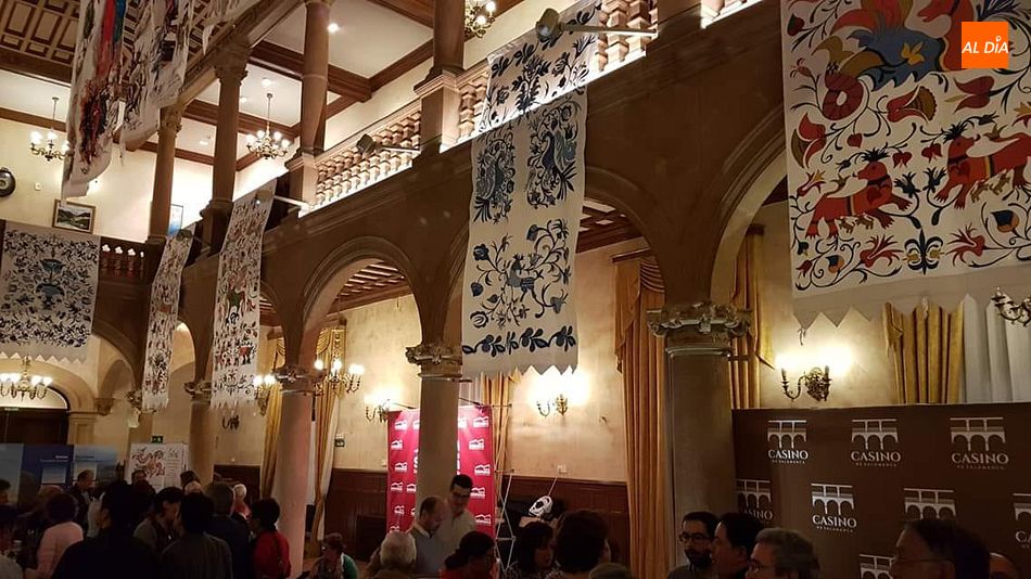El Casino de Salamanca se vistió con estandartes de la Sierra de Francia durante la presentación de la añada