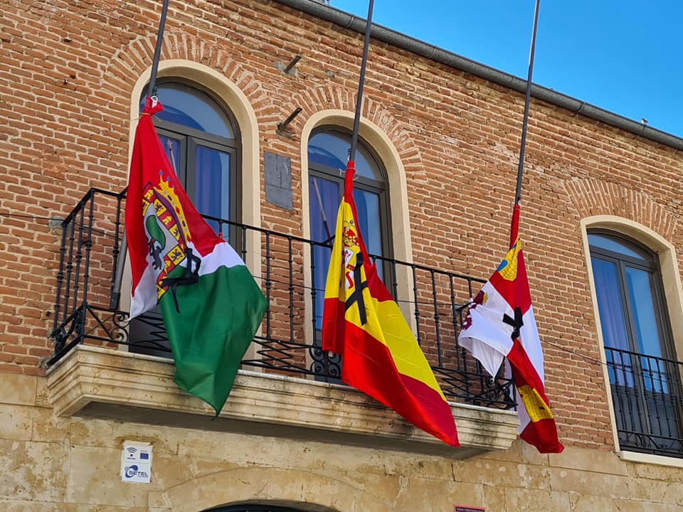 Foto 3 - Luto y banderas a media asta en Cantalpino por una pérdida demasiado prematura  