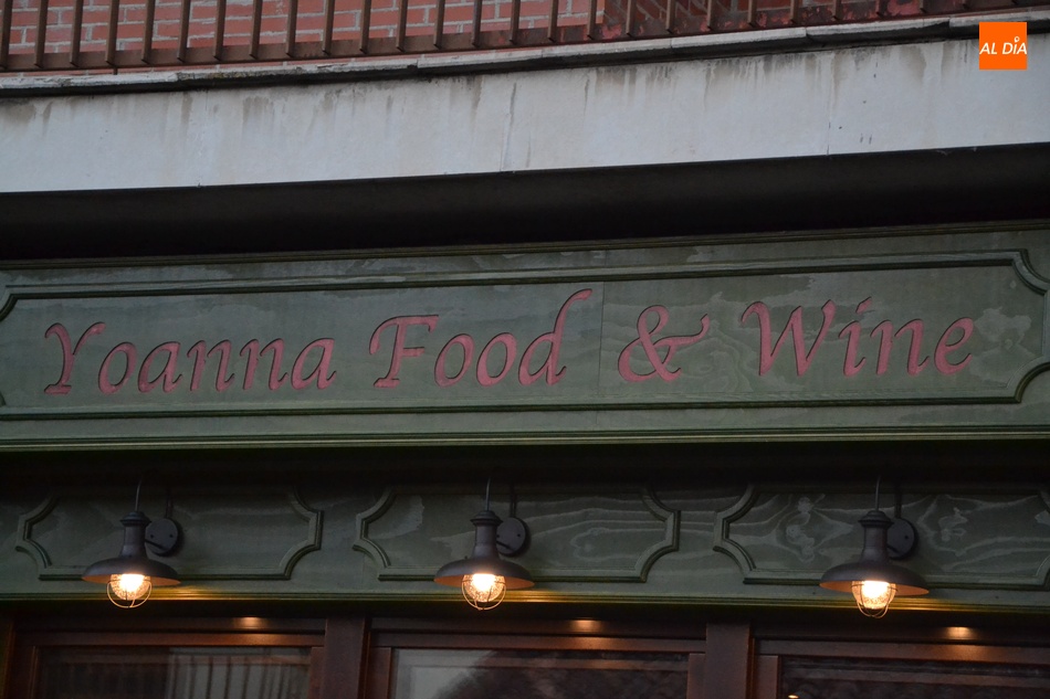Foto 3 - Gran ambiente en la apertura del nuevo ‘Yoanna Food & Wine’  