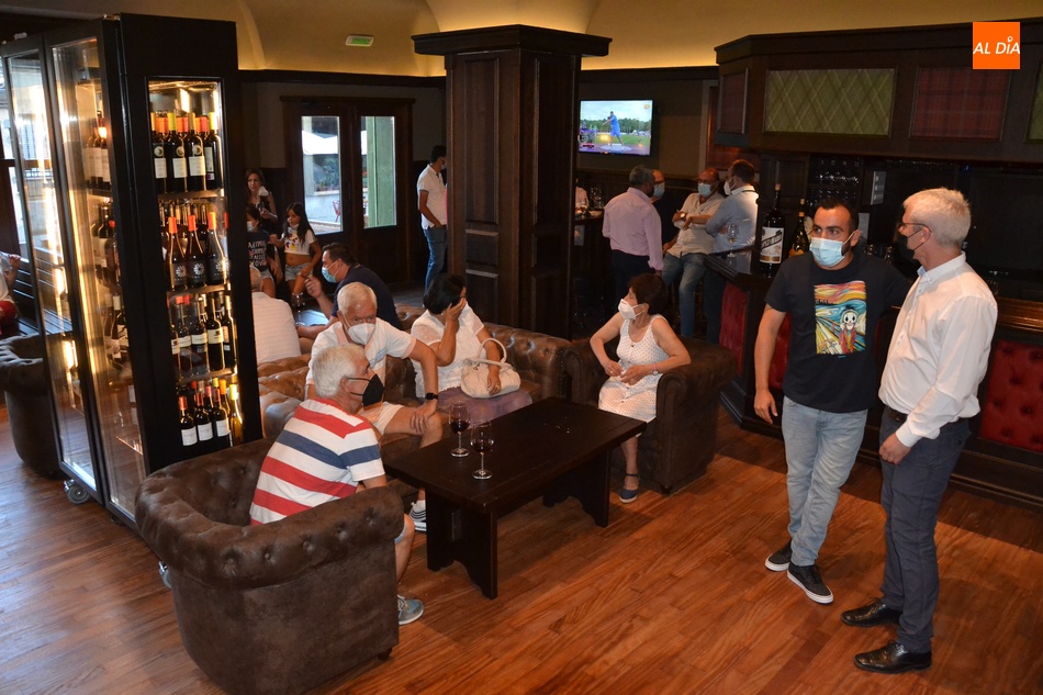 Foto 5 - Gran ambiente en la apertura del nuevo ‘Yoanna Food & Wine’  