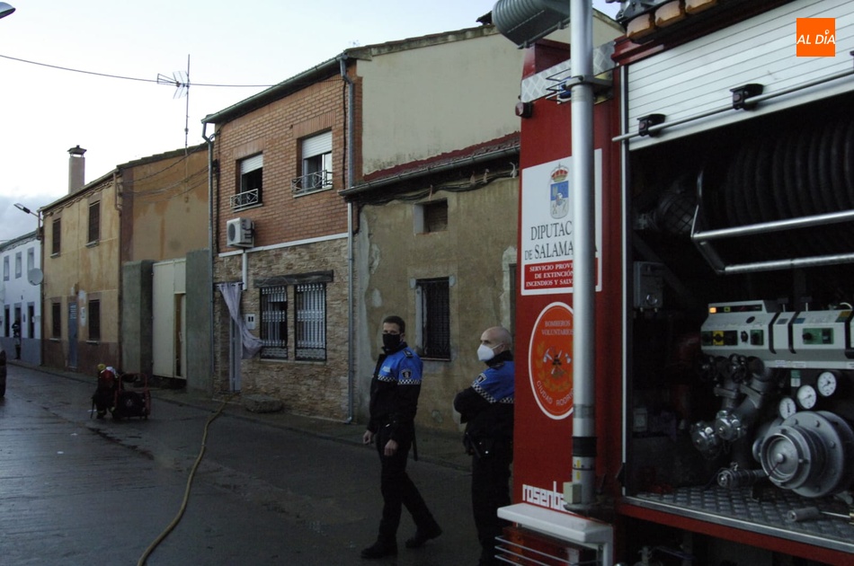 Foto 3 - Un aparato eléctrico causa un incendio en una vivienda del barrio de El Puente  