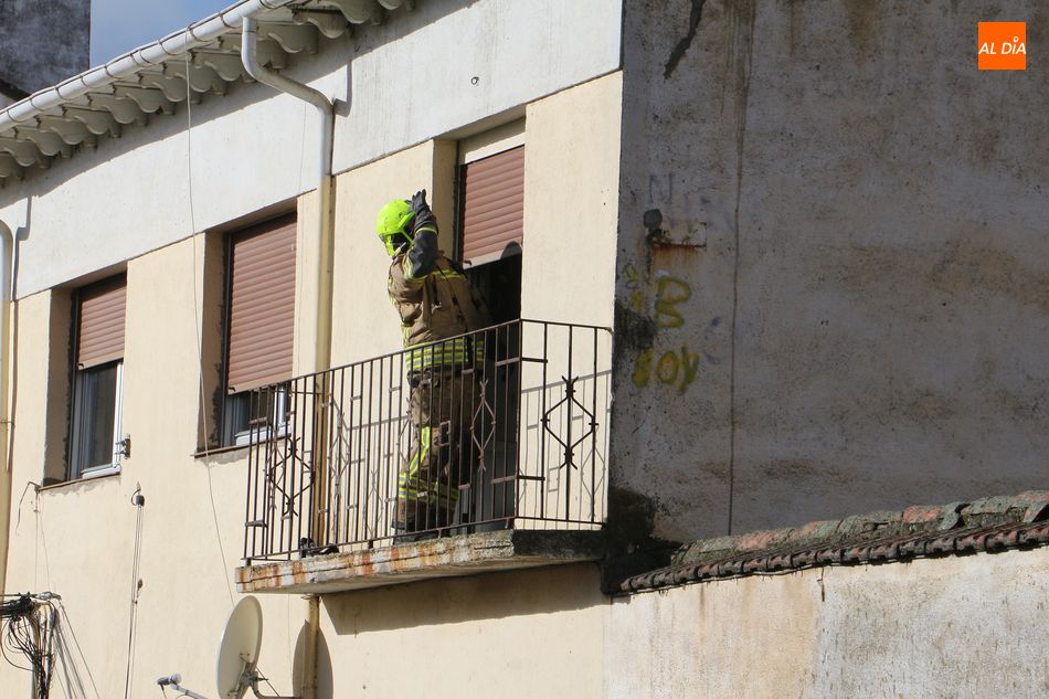 Foto 5 - Un incendio en una buhardilla causa alarma en el centro de Guijuelo