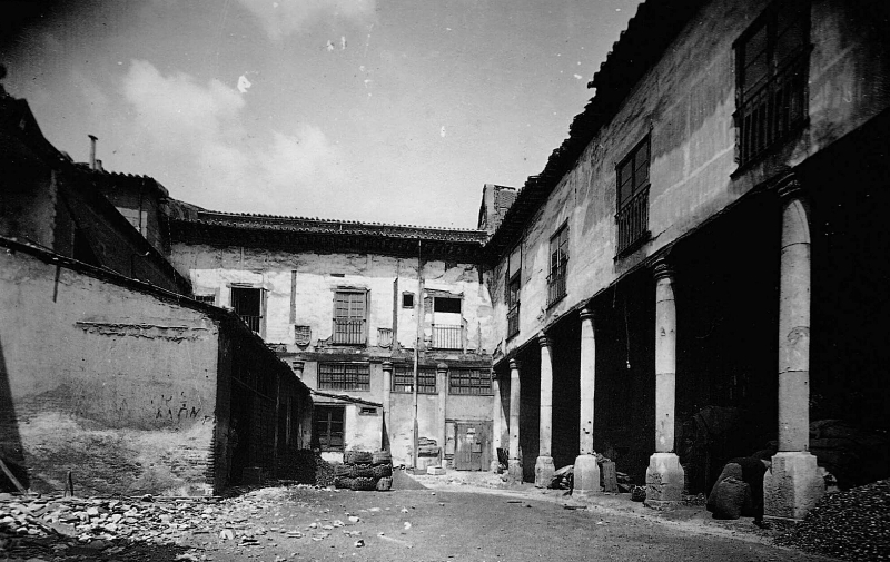 Foto 2 - El antiguo Palacio del Duque de la Roca, en la plaza de San Boal