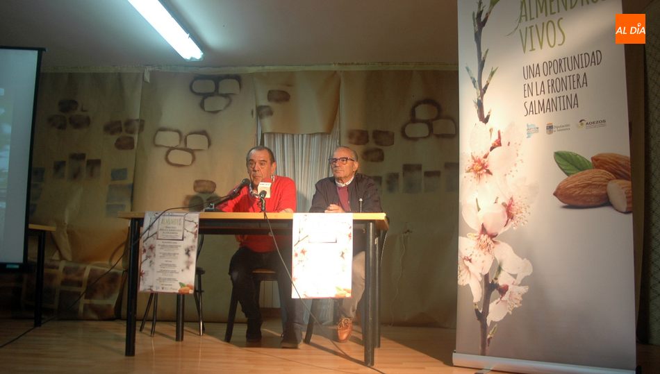 El alcalde de Pereña y el presidente de Adezos durante su intervención en la jornada / SILVESTRE
