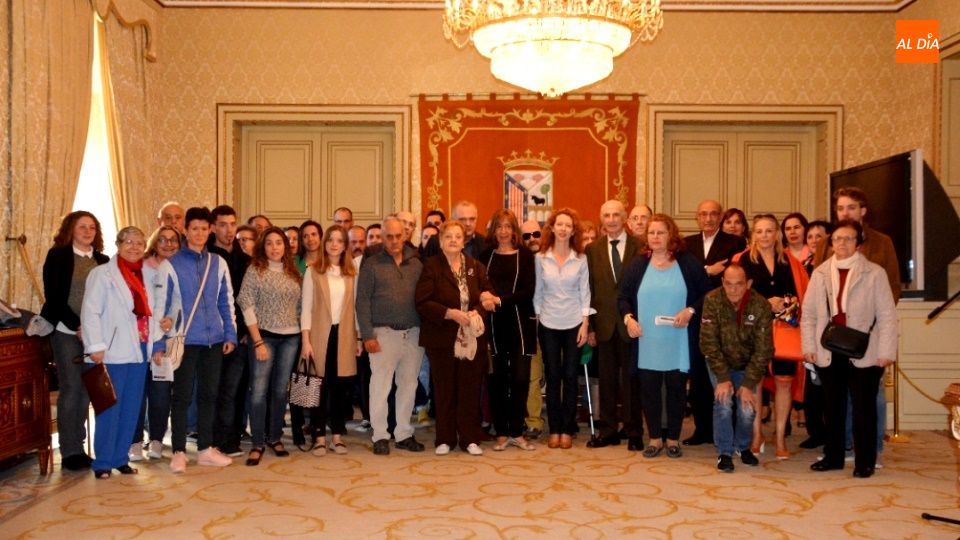 Recepción en el Ayuntamiento a los integrantes de la Asociación de Familiares de Enfermos Mentales Crónicos de Salamanca (AFEMC). Foto de Lydia González