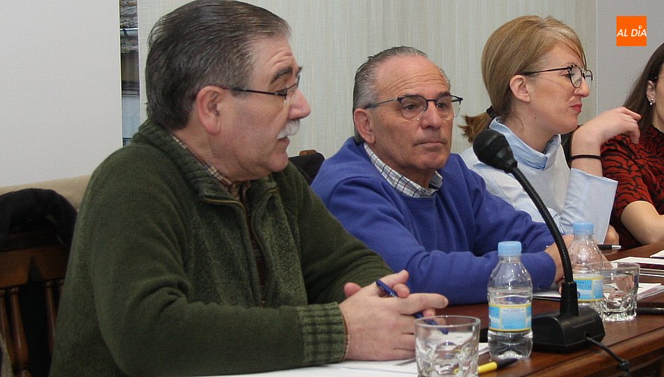 Herrero, segundo por la izquierda, junto al portavoz de Cs en el Ayuntamiento de Vitigudino