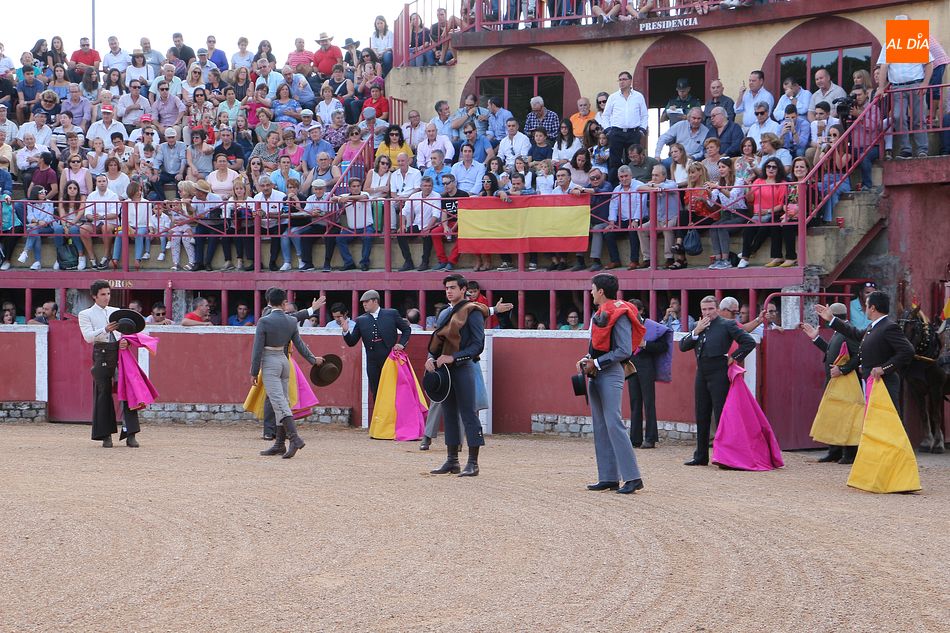 La plaza de toros se abarrotó para el festival taurino en el que Manuel Martín brilló con luz propia
