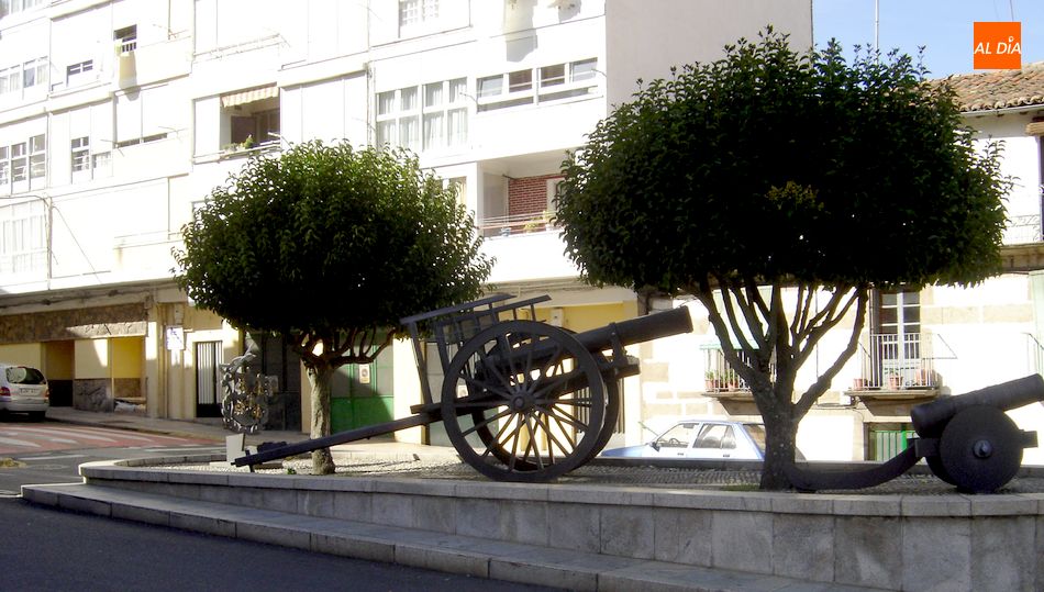 Cañones de Víctor Gorzo en la Calle Libertad de Béjar