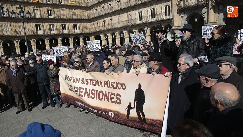 Manifestación por la defensa del sistema público de pensiones en la Plaza Mayor. Foto de Alejandro López