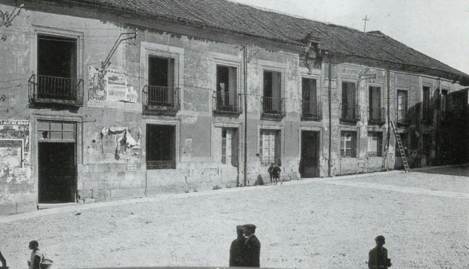 La antigua cárcel y el edificio de Justicia en la plaza de Poeta Iglesias