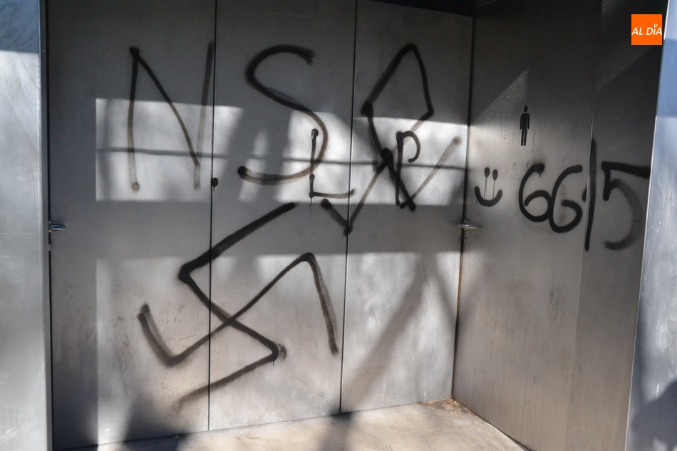 Foto 2 - Aparece simbología nazi en varios puntos de Ciudad Rodrigo  