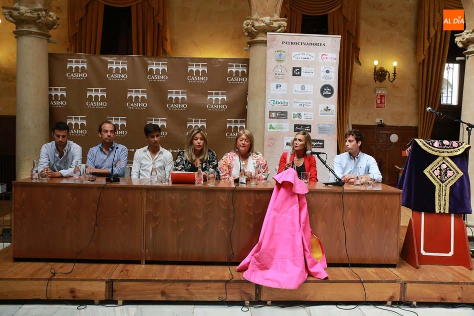 Participantes en la tertulia del Casino de Salamanca de este sábado. Foto: Alberto Martín