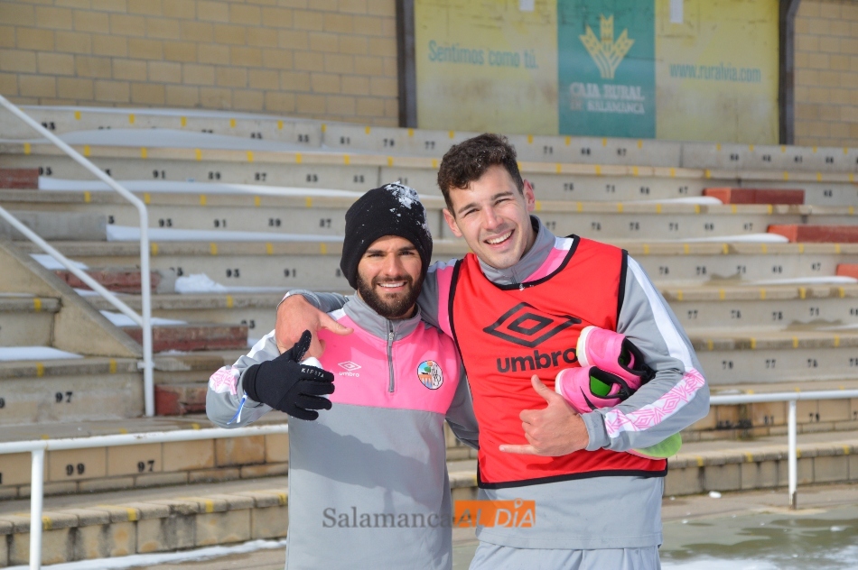 Foto 6 - El entrenamiento más divertido del Salamanca UDS en todo el año: bolazos, carreras por la nieve y ...