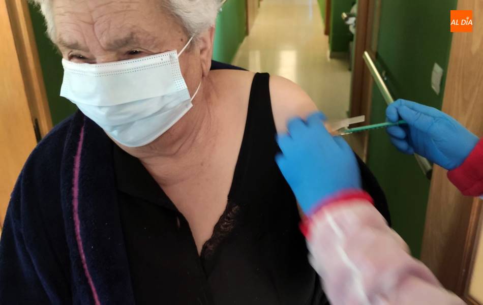 Foto 4 - La vacuna llega a Cantalapiedra