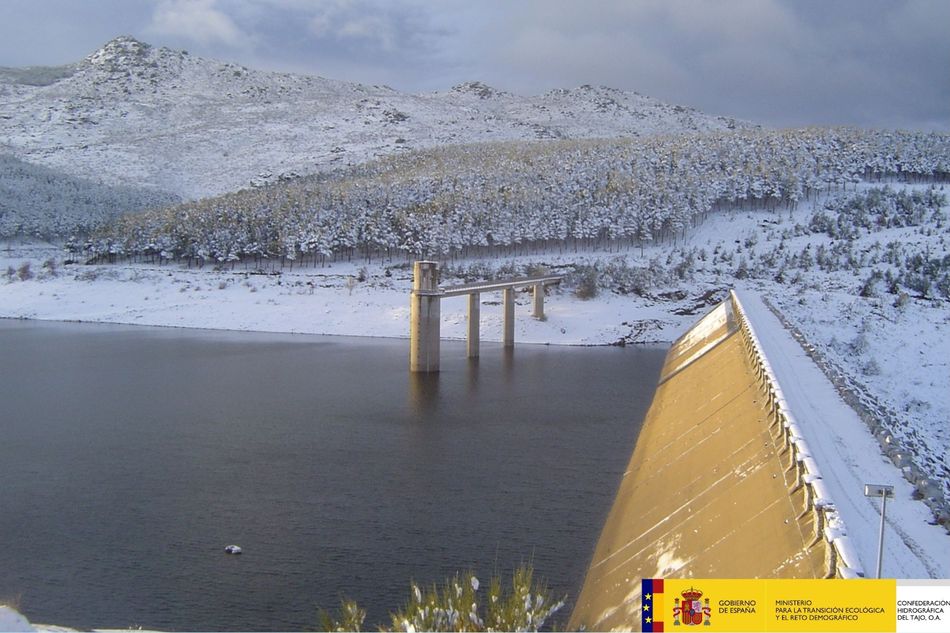 Foto 4 - La Confederación Hidrográfica del Tajo instala una microturbina en el pantano de Navamuño