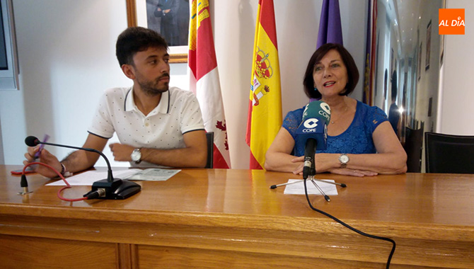 La alcaldesa Carmen Ávila y el concejal de festejos, Francisco Díaz,realizaban la primera valoración de las fiestas y los planteamientos existentes