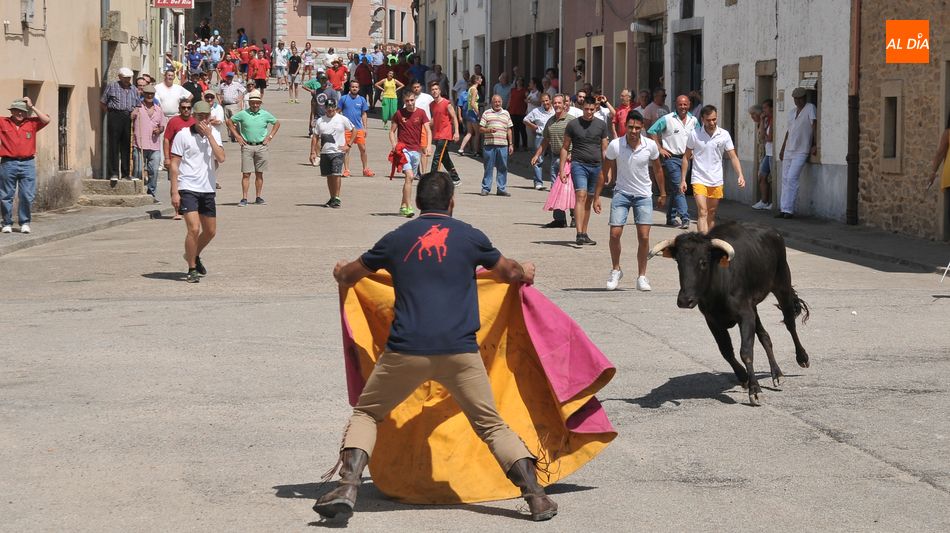 Foto 5 - Lumbrales despide las Fiestas de Toros con un entretenido encierro a caballo y la suelta de cuatro...