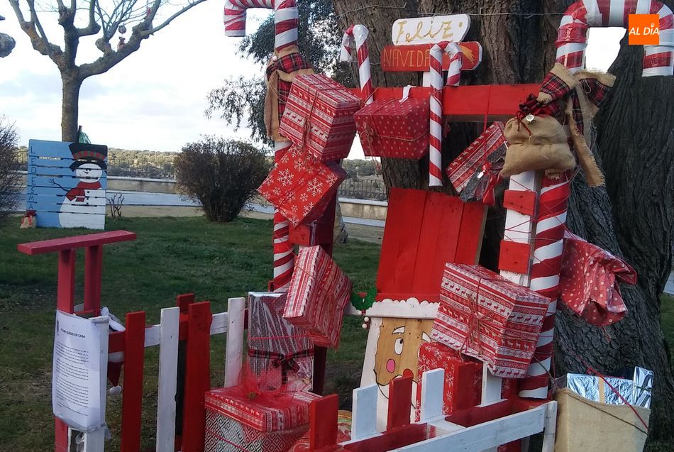 'Yo me quedo en casa', homenaje a los niños en la decoración navideña de Ledesma