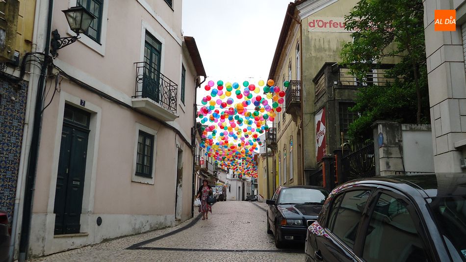 Paraguas de colores en las calles de Agueda por Javier Civantos, Fotografía