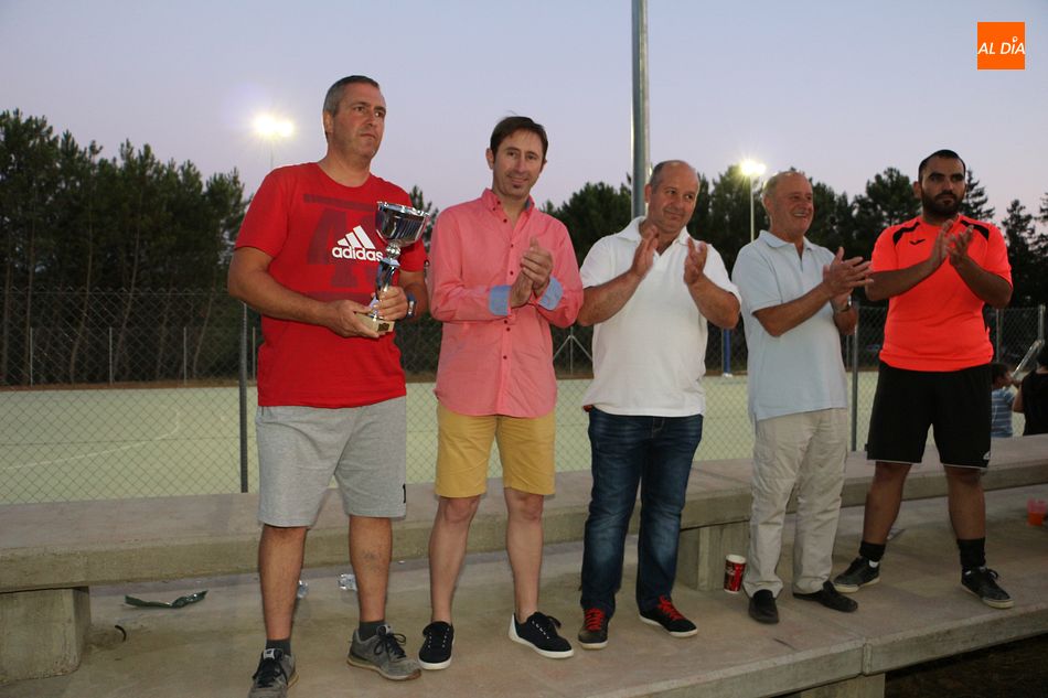 Foto 5 - Fuenterroble gana el torneo de fútbol sala de Entresierras