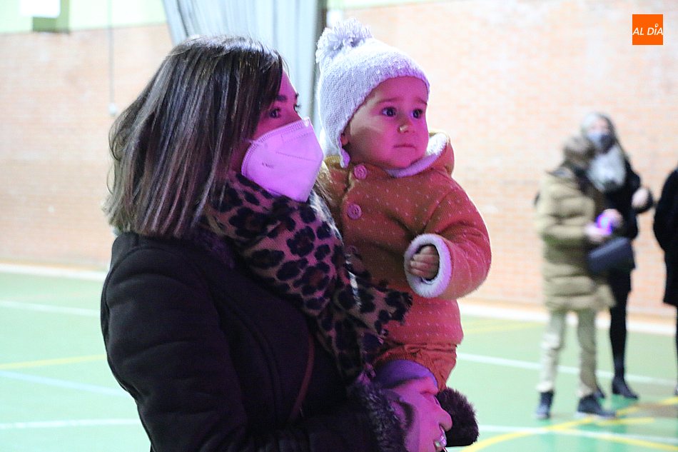 Foto 6 - Papá Noel recibe a los niños de Vitigudino bajo todas las medidas de seguridad sanitarias  