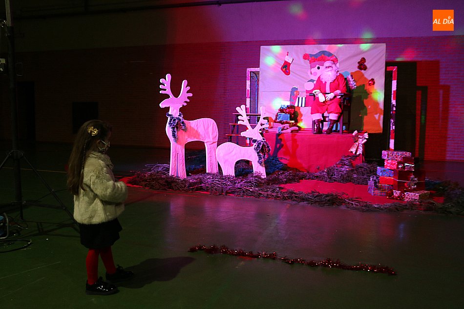 Foto 5 - Papá Noel recibe a los niños de Vitigudino bajo todas las medidas de seguridad sanitarias  