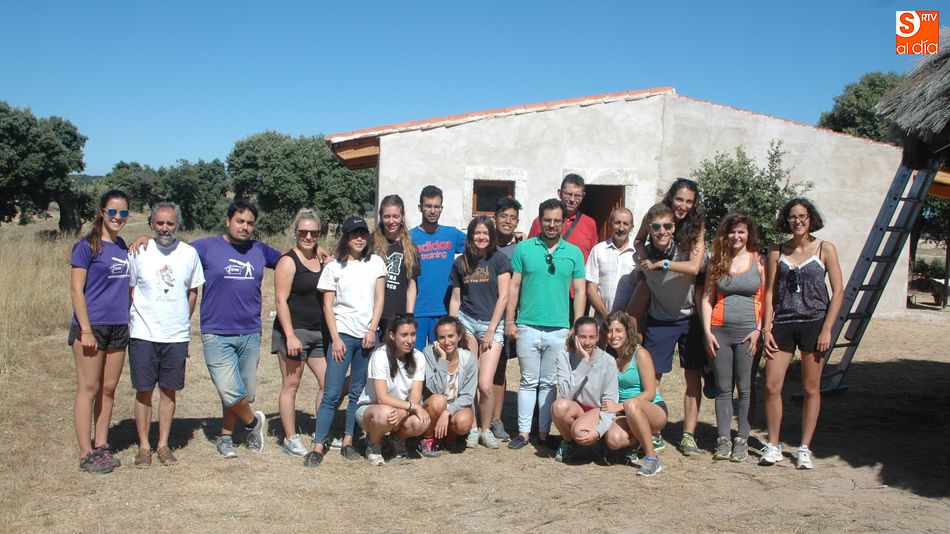 Unos 15 chicos participan en el Campo de Voluntariado de Monleras / Fotos: Silvestre