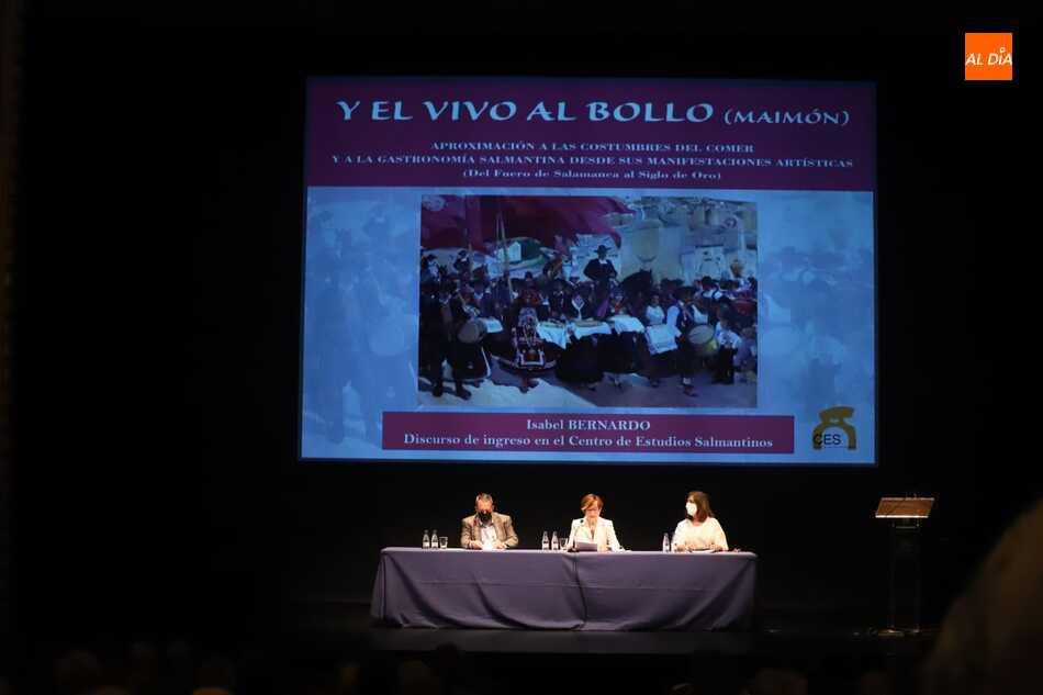 Foto 6 - Isabel Bernardo pronuncia su discurso de ingreso en el Centro de Estudios Salmantinos 