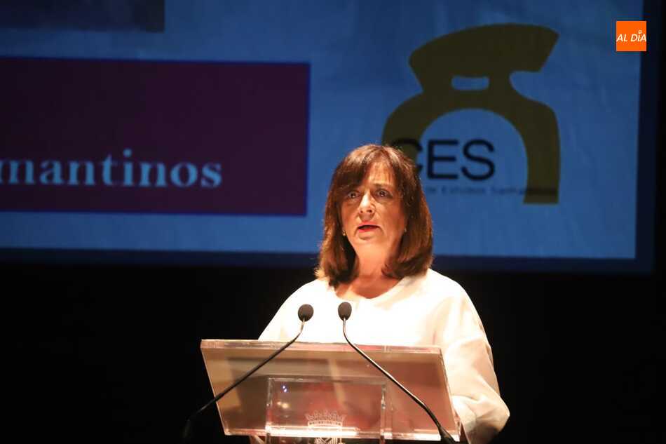 Foto 2 - Isabel Bernardo pronuncia su discurso de ingreso en el Centro de Estudios Salmantinos 